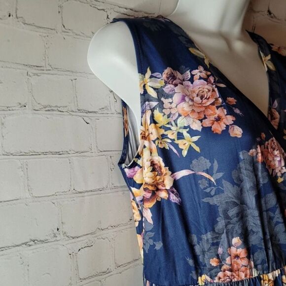 Women's Cross Front Floral Dress Small - Picture 3 of 5